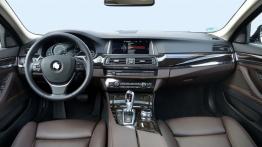 BMW serii 5 F11 520d Touring (2015) - pełny panel przedni