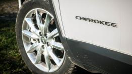 Jeep Cherokee V 2.0 MJD 170KM - galeria redakcyjna - emblemat boczny