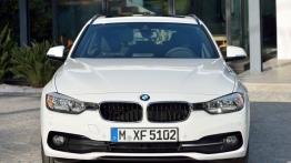 BMW 320d EfficientDynamics Touring Facelifting (2015) - widok z przodu
