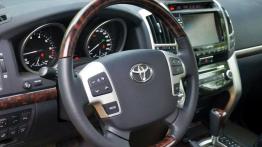 Toyota Land Cruiser V8 Terenowy Facelifting 4.6 VVT-i 318KM - galeria redakcyjna - kokpit