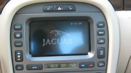 Jaguar X-Type 3.0 V6 231KM - galeria redakcyjna - ekran systemu multimedialnego