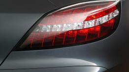 Opel Insignia Concept - prawy tylny reflektor - włączony