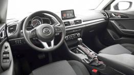Mazda 3 III Sedan 2.0 120KM - galeria redakcyjna - pełny panel przedni