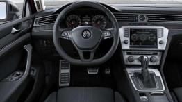 Volkswagen Passat Alltrack - w roboczych spodniach