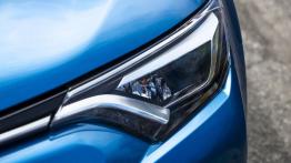 Toyota RAV4 IV Facelifting Hybrid (2016) - lewy przedni reflektor - wyłączony