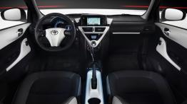 Toyota iQ EV - pełny panel przedni