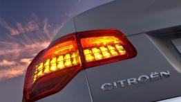 Citroen C5 Sedan 2007 - lewy tylny reflektor - włączony