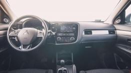 Mitsubishi Outlander 2.0 4WD CVT - galeria redakcyjna - pe?ny panel przedni