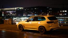 BMW X5 30d 265 KM - galeria redakcyjna - lewy bok
