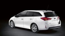 Toyota Auris II Hybrid Touring Sports (2013) - tył - reflektory włączone