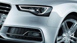 Audi S5 Coupe 2012 - lewy przedni reflektor - włączony