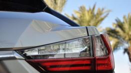 Lexus RX - galeria redakcyjna - prawy tylny reflektor - wyłączony