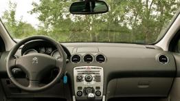 Peugeot 308 SW Facelifting 1.6 e-HDI FAP STT 112KM - galeria redakcyjna - pełny panel przedni