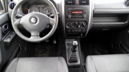 Suzuki Jimny Standard Facelifting 1.3 VVT 4WD 85KM - galeria redakcyjna - pełny panel przedni