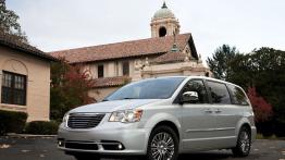 Chrysler Town and Country S - lewy bok