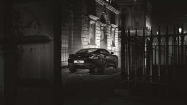 Aston Martin Vanquish Carbon Edition - na deser