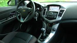 Chevrolet Cruze Hatchback 5d 1.8 16V DOHC 141KM - galeria redakcyjna - kokpit