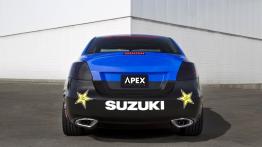 Suzuki Kizashi Apex Concept - tył - reflektory włączone