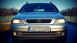 Opel Astra G II Kombi - galeria społeczności - przód - reflektory włączone