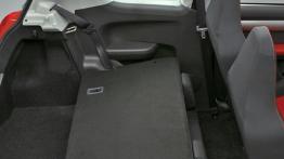 Suzuki Swift Sport - tylna kanapa złożona, widok z boku