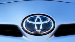 Toyota Prius IV Plug-In Hybrid - galeria redakcyjna - logo