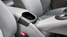 Toyota Prius Facelifting - tunel środkowy między fotelami