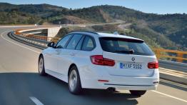 BMW 320d EfficientDynamics Touring Facelifting (2015) - widok z tyłu