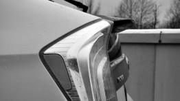 Toyota Prius IV Hatchback Facelifting  KM - galeria redakcyjna - lewy tylny reflektor - wyłączony