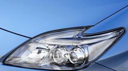 Toyota Prius IV Plug-In Hybrid - galeria redakcyjna - lewy przedni reflektor - wyłączony