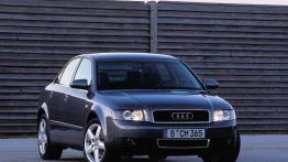 Audi A4 2001 - widok z przodu