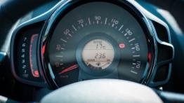 Toyota Aygo II Hatchback 5d - galeria redakcyjna (2) - zestaw wskaźników