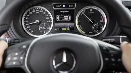 Mercedes klasy B Electric Drive (2014) - wersja europejska - zestaw wskaźników