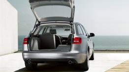 Audi A6 Avant 2008 - tył - bagażnik otwarty