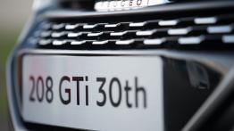 Peugeot 208 GTi 30th Anniversary Edition (2015) - grill
