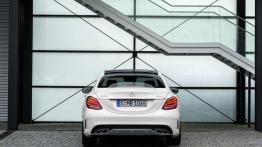 Mercedes klasy C 450 AMG 4MATIC sedan (2016) - widok z tyłu
