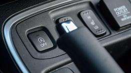 Honda CR-V 1.6 i-DTEC 160 KM Executive - galeria redakcyjna - dźwignia hamulca ręcznego