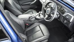 BMW 330d xDrive M Sport Touring (2016) - widok ogólny wnętrza z przodu