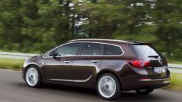Opel Astra IV Sports Tourer Facelifting - lewy bok