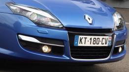 Renault Laguna po liftingu - przód - reflektory wyłączone