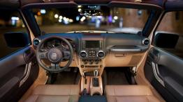 Jeep Wrangler 2011 - wersja 5-drzwiowa - pełny panel przedni