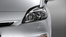 Toyota Prius Facelifting - lewy przedni reflektor - wyłączony