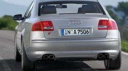 Audi S8 2005 - widok z tyłu