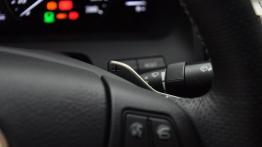 Lexus LS IV Facelifting - galeria redakcyjna - manetka zmiany biegów pod kierownicą
