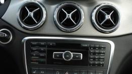 Mercedes GLA 200 CDI 136KM - galeria redakcyjna - konsola środkowa