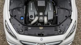 Mercedes S63 AMG Coupe (2014) - silnik - widok z góry
