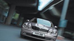 Jaguar XJ - widok z przodu