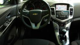 Chevrolet Cruze Hatchback 5d 1.8 16V DOHC 141KM - galeria redakcyjna - kokpit