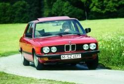 BMW Seria 5 E28 Sedan 525 e 2.7 129KM 95kW 1987-1988
