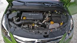 Opel Corsa D Hatchback 3d Facelifting 1.7 CDTI ECOTEC 130KM - galeria redakcyjna - maska otwarta