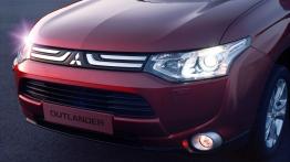 Mitsubishi Outlander III - przód - reflektory włączone
